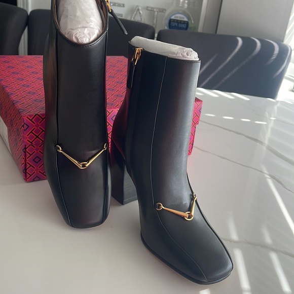 Tory Burch ankle bootie in
perfect black - Picture 9 of 15